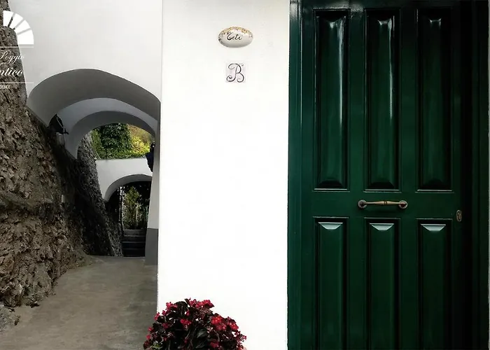 Al Poggio Antico Aparthotel